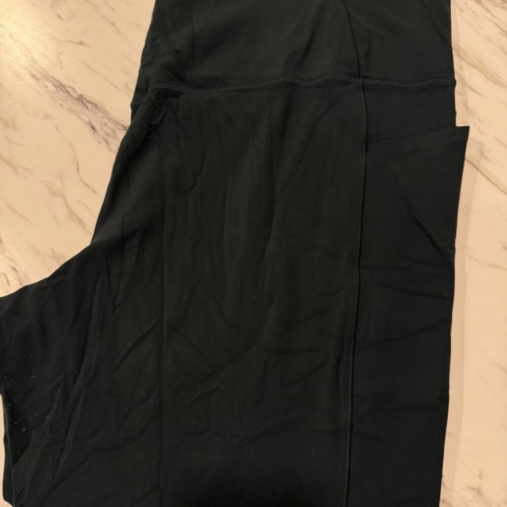 Athleta Green Salutation Stash Tight with pockets